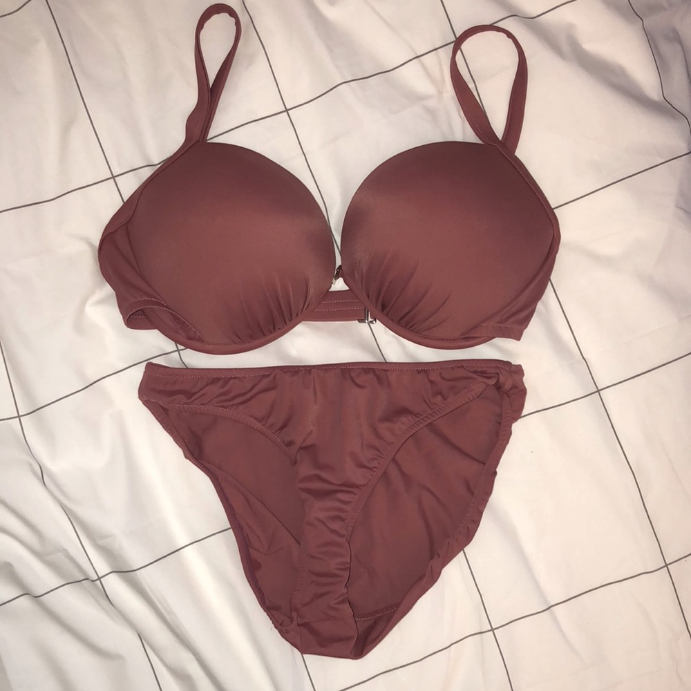 Venus bikini set deep pink, 32DDD top, size 6 bottom lightly padded